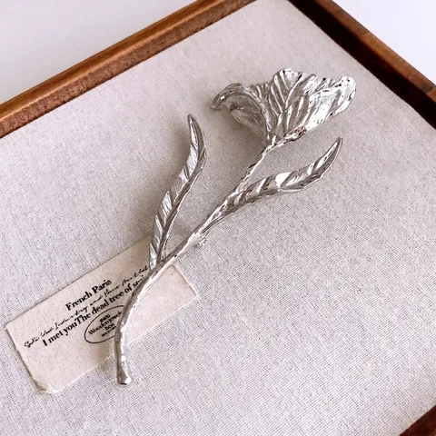 Tulip Flower Brooch Alloy Metal Vintage Elegant Floral Pin For Women Suit Coat Fashion Accessory