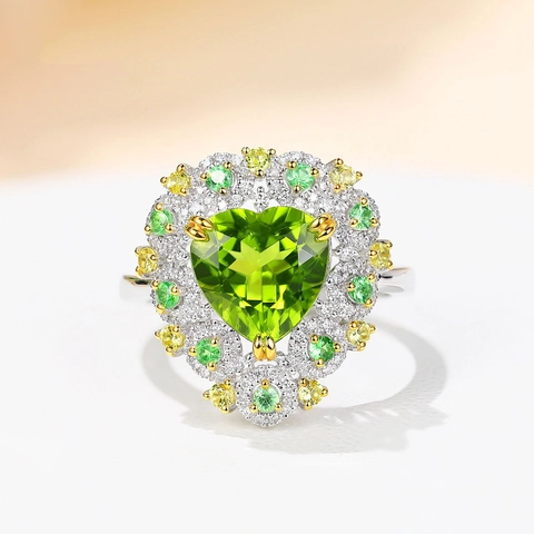 Vintage Heart Shaped Olive Green Stone Open Ring For Women Luxurious Copper Inlaid Rhinestone Adjustable Cocktail Ring Jewelry
