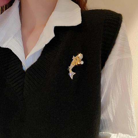 Elegante Spilla Pesce Koi Rame Zircone Perla Artificial Imitazione Stile Cinese Pin Animale Fortunato Per Donna Accessorio Maglione