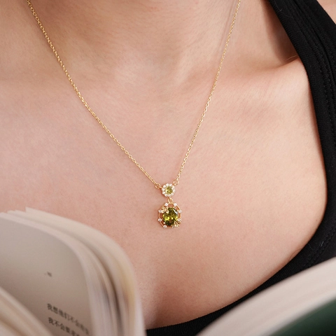 Collana Con Pendente Ovale In Zircone Verde Elegante Vintage Catena Per Clavicvola In Rame Placcato Oro 18K