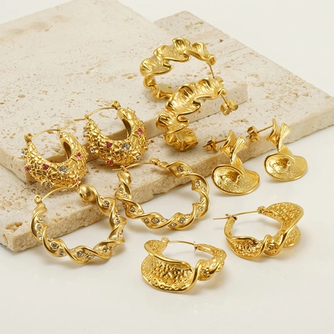 Orecchini A Cerchio Plissettati Texturizzati Acciaio Inossidabile Placcato Oro 18K Strass Stile Francese Vintage Donna