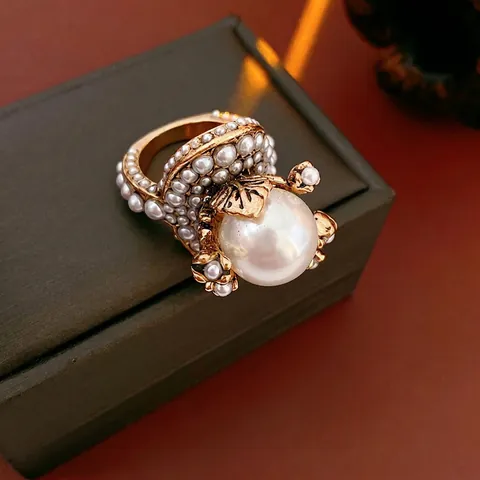 Vintage Artificial Baroque Pearl Flower Ring Alloy With Faux Artificial Pearls Luxury Palace Style Jewelry For Women Elegant Niche Accessory