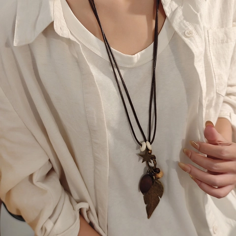 Collier Long Pendentif Bohème Vintage Plume Étoile Alliage Perle En Bois Cordon Similicuir Chaîne Pull Ethnique Tribal Femmes