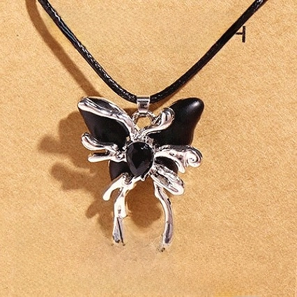 Schmetterling Anhänger Halskette Legierung Strass Flüssigmetall Stil Matte Farbige Schmuck Für Frauen