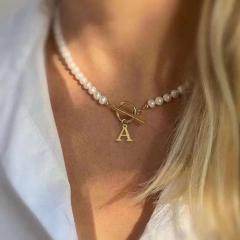 Collana Con Ciondolo Lettera Iniziale Con Perla Artificial Imitazione E Chiusura A Gancio In Acciaio Inossidabile Moda Elegante Per Donna