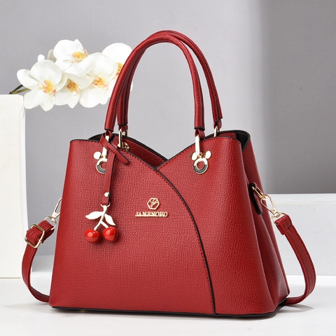 Sac À Main Femme Texture Litchi Cuir PU Grande Capacité Poignée Supérieure Sac Bandoulière Pendentif Cerise Élégant Mode