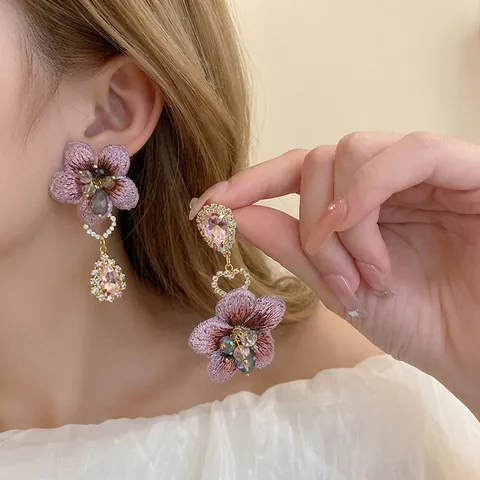 Asymmetrische Bloem Oorbellen Met Zilveren Oorsteker Borduurwerk Stof Strass Druppel Kristal Chic Voor Dames