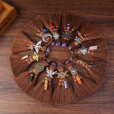 Mini Hexe Besen Ornament Natürliche Amethyst Kristall Palm Faser Wicca Altar Dekor Handgemachte Mystische Auto Anhänger