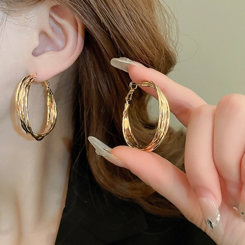 Geometrische Gedrehte Creolen Minimalistische Kreuzkreis Kupfer Mode Schmuck Mit Silbernem Ohrstecker Für Damen