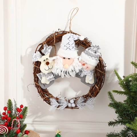 Couronne De Noël Décoration Suspendue En Rotin Avec Poupées En Peluche Père Noël Bonhomme De Neige Renne Et Pin Scintillant