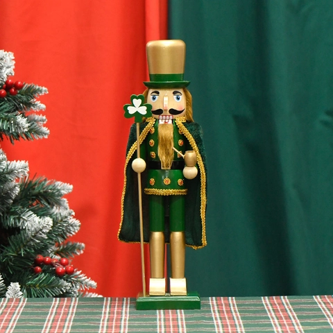 St Patrick's Day Wooden Nutcracker Soldier Green Gold Festive Home Tabletop Decoration With Velvet Cloak Shamrock Scepter