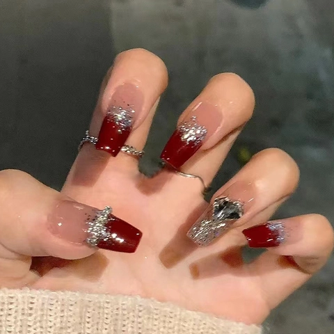 Uñas Postizas A Presión Degradado Rojo Vino Larga Ataúd Brillo Corazón Plateado Diamante De Imitación Uñas Artificiales Para Mujeres Moda