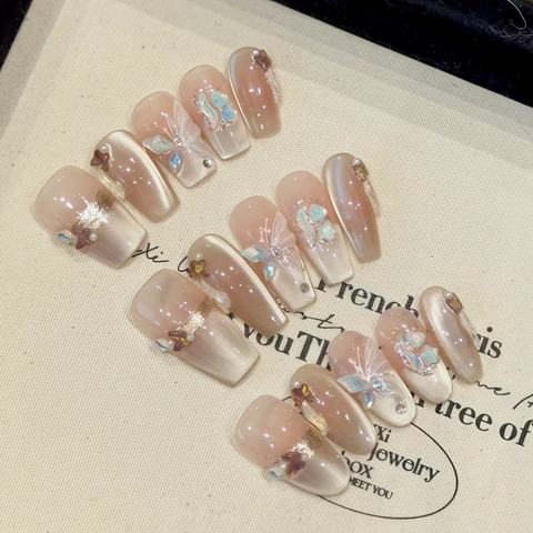 Uñas Postizas Hechas a Mano Lujo Francés Ojo de Gato Con Mariposa 3D Perlas Diamantes de Imitación Ataúd Largo Óvalo Mujer