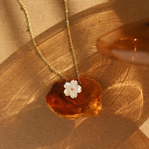 Natuurlijke Witte Schelp Bloem Hanger Ketting 18K Verguld Titanium Staal Esthetische Sieraden Voor Vrouwen