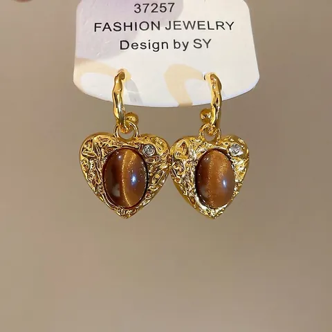 Boucles D'oreilles Cœur Vintage Doré Avec Pierre Œil De Tigre Et Tige En Argent Sterling 925