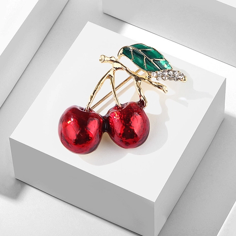 Simpatica Spilla a Ciliegia in Smalto per Donna Uomo Stile Coreano Forma di Frutta Lega Strass Spilla da Bavero Decorazione