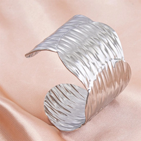 Breiter Manschettenarmreif Edelstahl Wellenstruktur Verstellbar Offener Armreif Modeschmuck Damen Goldfarben