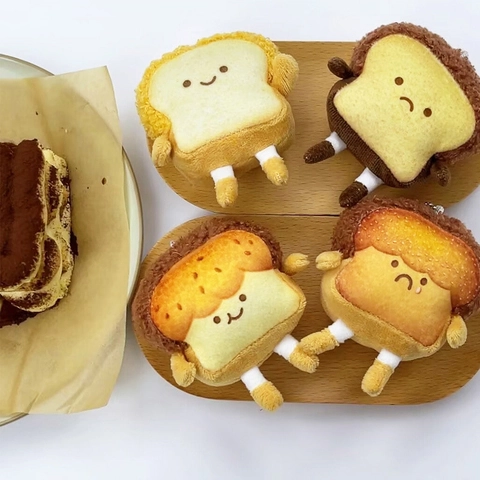 Niedliche Cartoon Emotion Toast Plüsch Anhänger Schlüsselanhänger Kreative Bestickte Brot Brosche Japanische Tasche Charme Plüschtier Geschenk