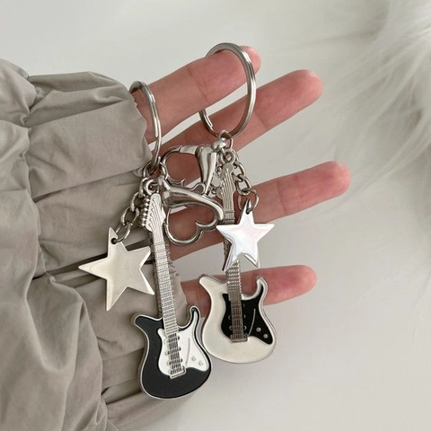 Metal Electric Guitar Keychain With Star Charm And Heart Carabiner Clip Punk Rock Y2K Style Cool Bag Ornament Gift