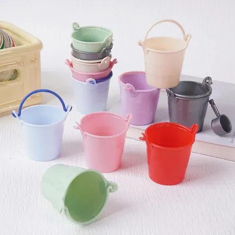 Seau À Eau Miniature Simulation Louche Plastique Jouet Coloré Accessoires De Meubles De Maison De Poupée Modèle Décor