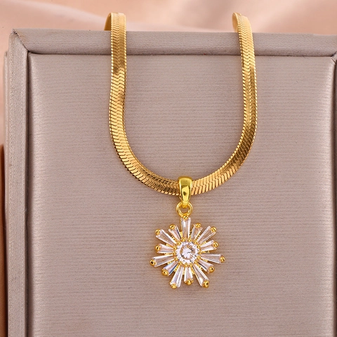 Collana da Donna in Rame Placcato Oro Con Ciondolo a Girasole in Zirconia Catena a Ossa di Serpente di Lusso Elegante Gioielleria Regalo