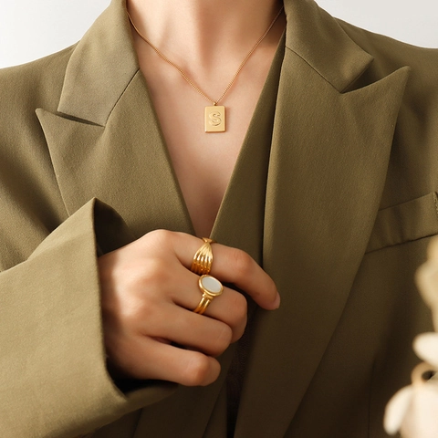 Halskette Mit Quadratischem Anhänger Buchstabe S 18K Vergoldeter Titanstahl Minimalistischer Punk-Stil Schmuck Damen
