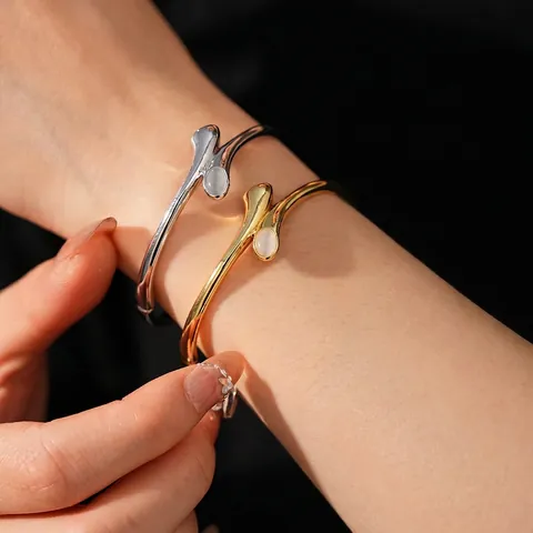 Minimalist Gold Plated Copper Crossover Cuff Bracelet For Women With White Stone Inlay Luxury Fashion Jewelry