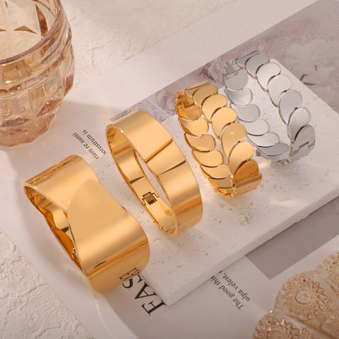 Bracciale Rigido Largo Lucido Minimalista Chic In Acciaio Inossidabile Al Titanio Superficie Liscia Gioielli Moderni Per Donna