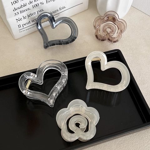 Women Elegant Heart Flower Shape Hair Claw Clips Translucent Plastic Resin Hairpins Minimalist Hair Accessories For Girls