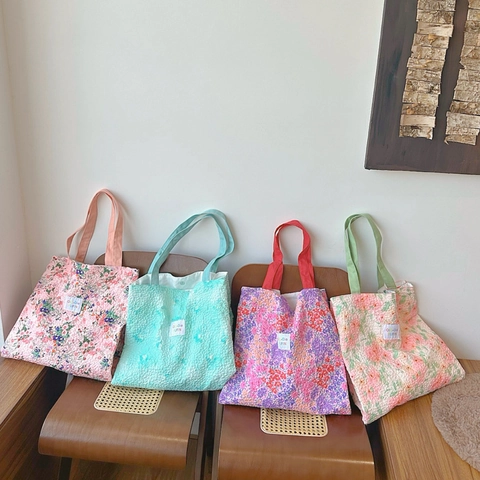 Blumen Tote Bag Große Kapazität Luftpolster Faltenstoff Kontrast Schultergurt Süßer Stil Shopping Handtasche Für Damen