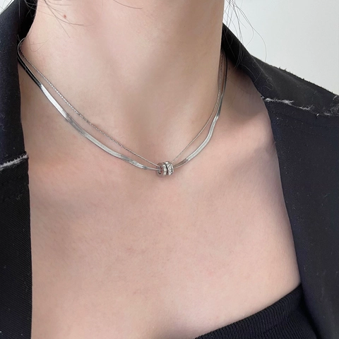 Layered Titanium Steel Necklace Interlocking Rhinestone Rings Pendant Snake Bone Chain Elegant Jewelry For Women