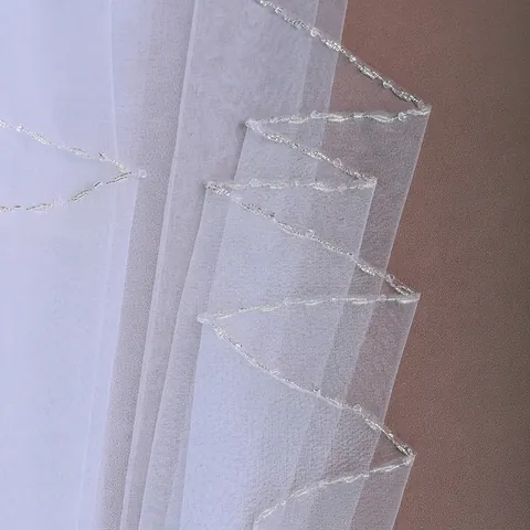 Hochzeitsschleier Doppellagig Elegant Tüll Mit Silbernen Perlen Und Metallkamm Wellenkante Braut Kopfschmuck Accessoires