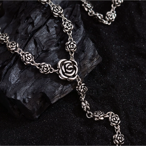 Collier Fleur de Rose en Cuivre Rétro Français pour Femmes Bijoux de Chaîne de Clavicule Style Froid Minimaliste Cadeau