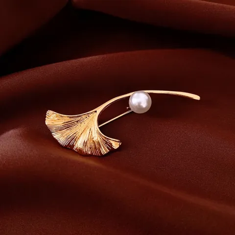 Spilla Con Perla Artificial A Foglia Di Ginkgo Placcata Oro 18K Rame Elegante Spilla A Foglia Corsage Per Donne Gioielli Regalo