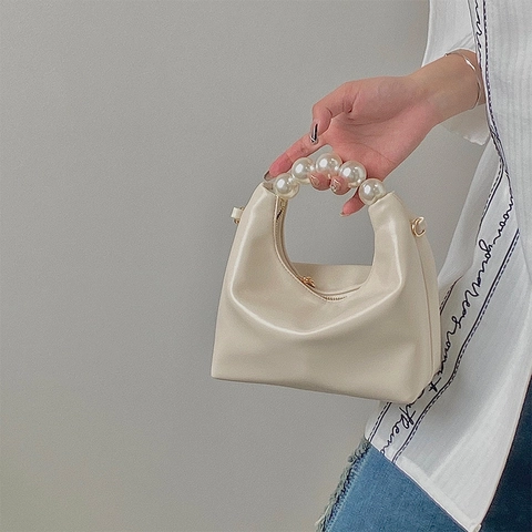 Bolso De Mano Para Mujer Cuero PU Mango De Perla Artificial Cadena Dorada Cremallera De Corazón Forma Almohada Bolso Pequeño Bandolera