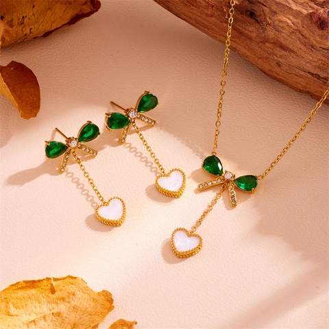 Elegante Titanium Staal Vlinder Strik Hart Hanger Ketting En Oorknopjes Groene Strass Mode Sieraden Collectie Voor Dames