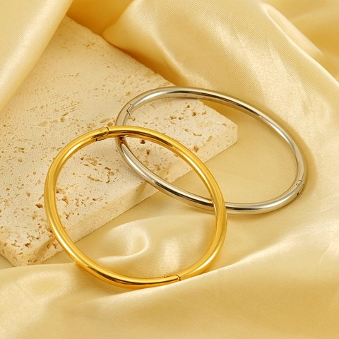 Bracciale Rigido Ovale Minimalista In Acciaio Inossidabile Placcato Oro 18K Lucidato A Specchio Apertura A Cerniera Gioielli Donna