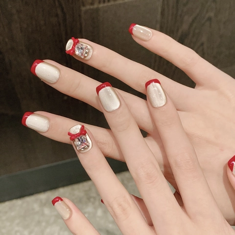 Faux Ongles Press On French Tip Rouge Base Künstliche Perle Oeil De Chat Avec Noeuds 3D Et Strass Forme Cercueil Court Fait Main