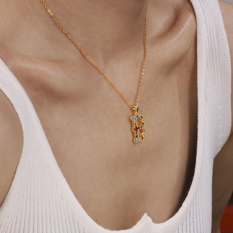 Collier Pendentif Lettre Alphabet Cuivre Zircon Coloré Chaîne En Acier Titane Plaqué Or Bijoux Hip Hop Minimalistes Femmes