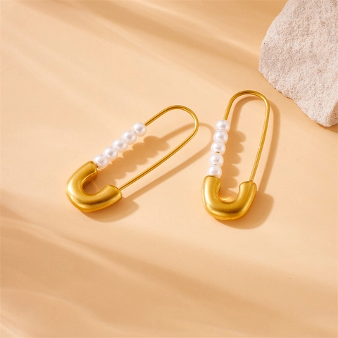 Sicherheitsnadel Form Ohrringe Mit Vergoldetem Edelstahl Und Weißen Künstliche Perlen Kreativer Mode Minimalistischer Schmuck Damen