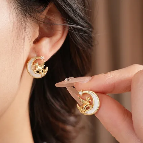 Boucles D Oreilles Clous Pegasus Lune Vintage Alliage Cuivre Doré Avec Tige D Oreille En Argent Zircon Coque Bijoux Rétro