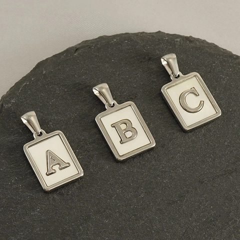 Roestvrijstalen Ketting Met Letter Hanger Schelp Inlay 18k Verguld Rechthoekige Hanger Mode Sieraden Voor Dames
