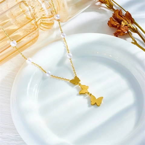 Collar de Colgante de Mariposa de Acero de Titanio Para Mujer Con Borla de Perla Artificial Elegante Diseño Simple Joyería Chapada en Oro