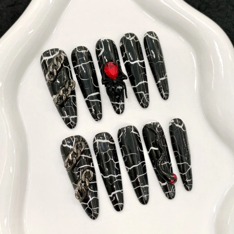 Handgefertigte Press On Nägel Lange Stiletto Schwarz Weiß Marmor Riss Gothik Dunkel Punk Geprägte Spinne Schlange Strass