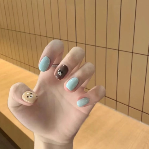 Faux Ongles Ours Dessin Animé Courts Carrés Ongles À Presser Avec Pois Style Doux Pour Femmes