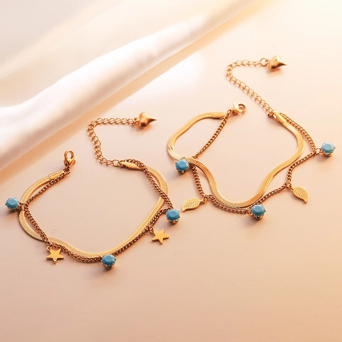 Pulsera de Doble Capa de Acero de Titanio a la Moda para Mujer Bañada en Oro con Cuentas de Strass Azules y Colgantes de Estrella y Hoja