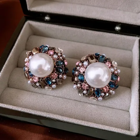 Vintage Round Artificial Pearl Earrings Alloy Rhinestone Crystal Palace Style Ear Studs With Silver Earring Post For Women