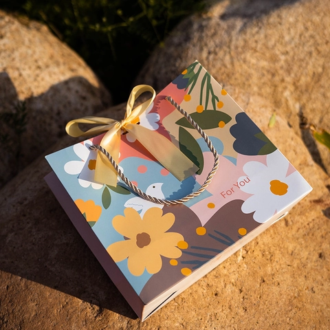 Floral Paper Gift Bags With Ribbon Bow And Woven Rope Handles For Party Holiday Wedding Thickened Cardboard Packaging