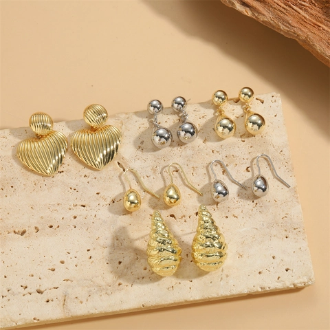 Pendientes de Cobre Estilo INS para Mujer Diseño de Corazón Rayado Roscado Caracola Joyas Personalizadas Minimalistas Chapadas en Oro Plata