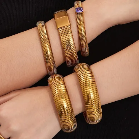 Tubogas Spiral Stretch Bangle Stainless Steel Bracelet With Square Cubic Zirconia Inlaid Waterproof Retro Fashion Women